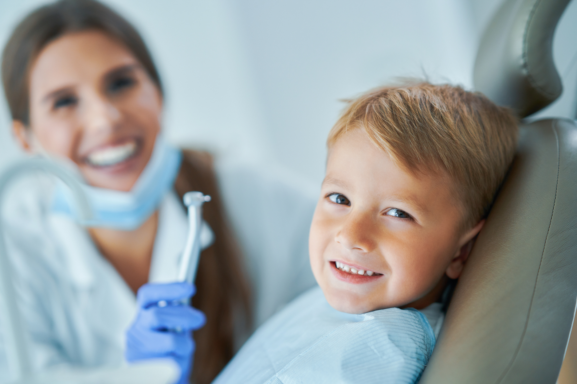 Il Dottor Andrea Poggi Dentista spiega l'importanza della prevenzione e del trattamento odontoiatrico in età puerile.